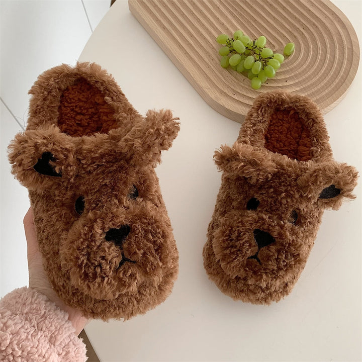 Chaussons animaux chauds et antidérapants pour enfants, parfaits pour garder les pieds au chaud cet hiver.