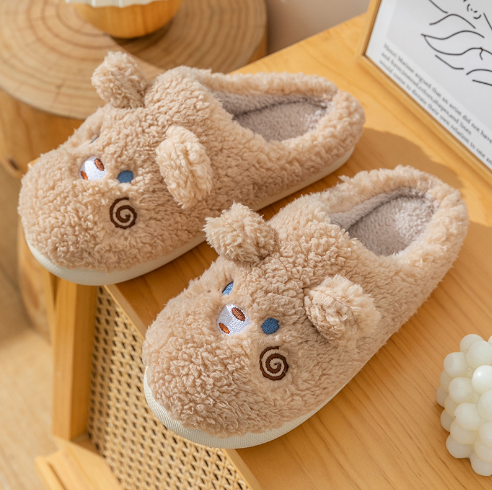 Offrez le confort avec ces chaussons animaux fantaisie, chauds, pelucheux et antidérapants pour tous.