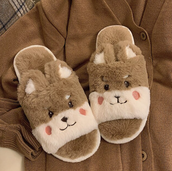 Chaussons animaux mignons, parfaits pour la maison, apportent confort et chaleur douillette aux pieds.