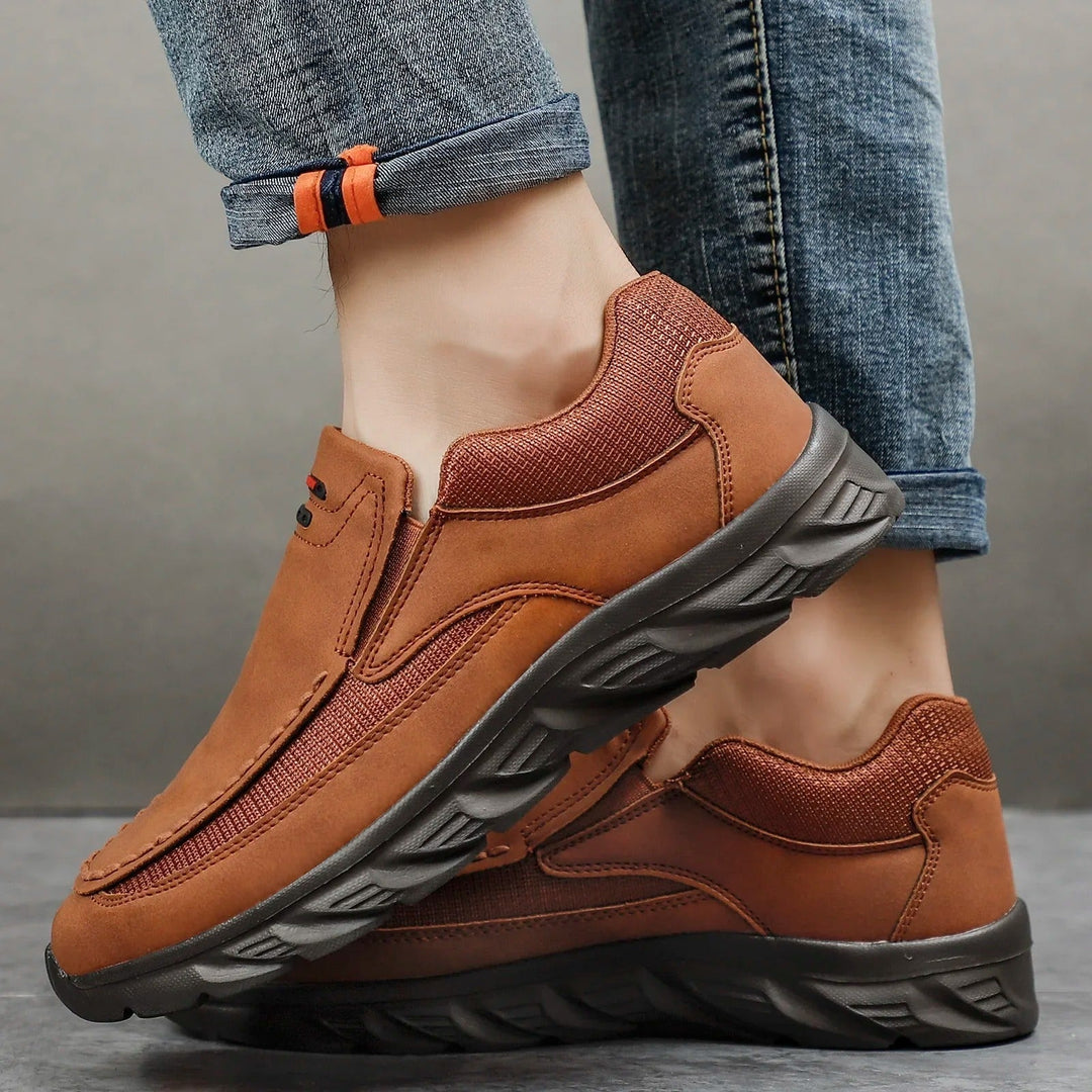 Chaussures homme casual marron, à enfiler, offrant un confort optimal au quotidien.