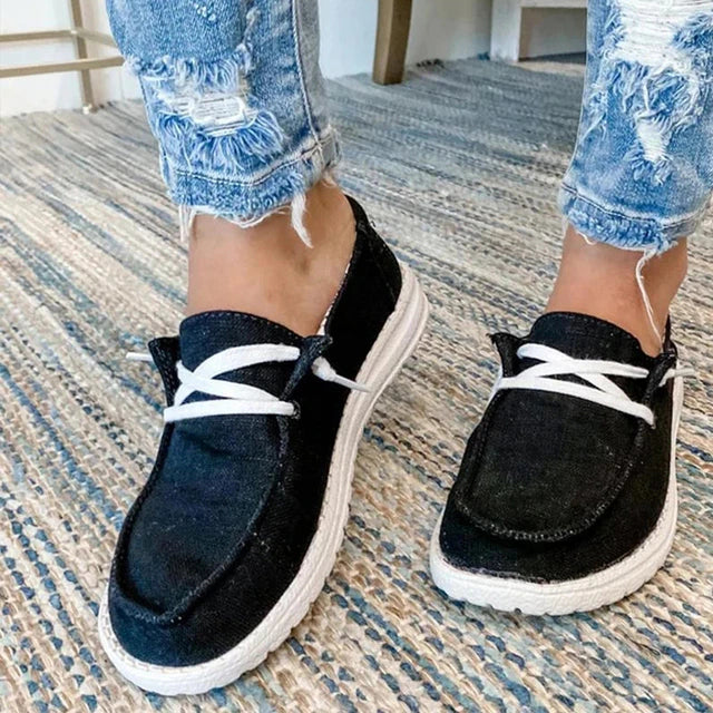 Élégantes chaussures grises à lacets pour femme, souples et confortables, parfaites pour le quotidien.