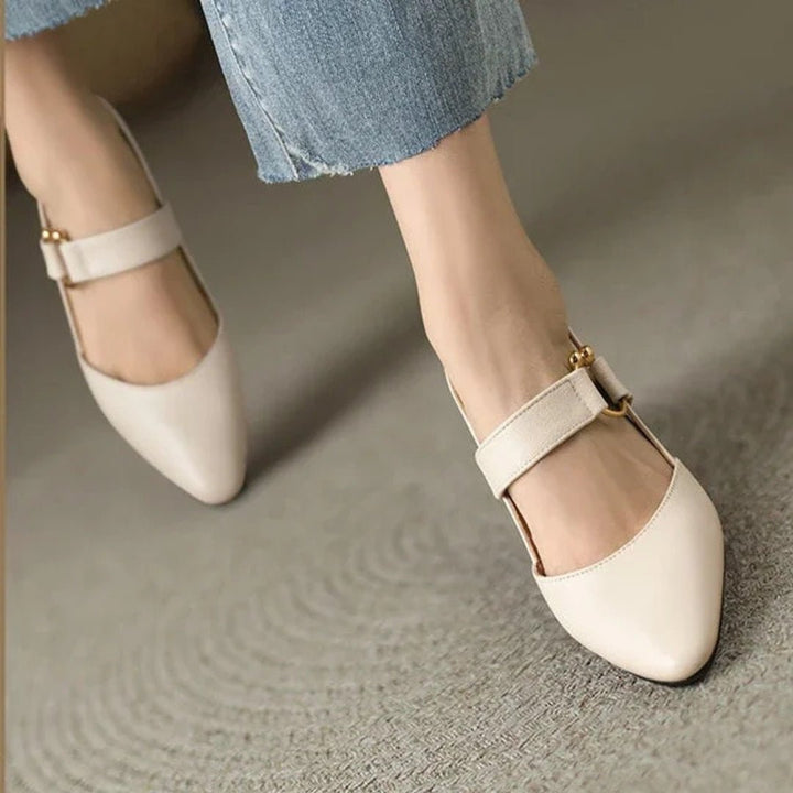 Talons hauts femme bout pointu, talons blocs stables. Chaussures élégantes et polyvalentes pour la mode femme.