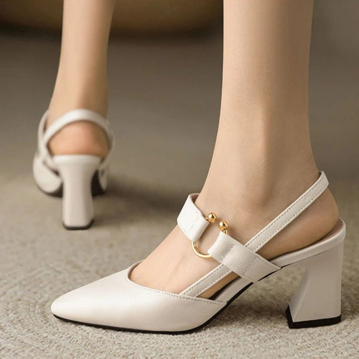 Sandales à talons bloc confortables pour femme, bout pointu chic, idéales pour tenue habillée ou décontractée.