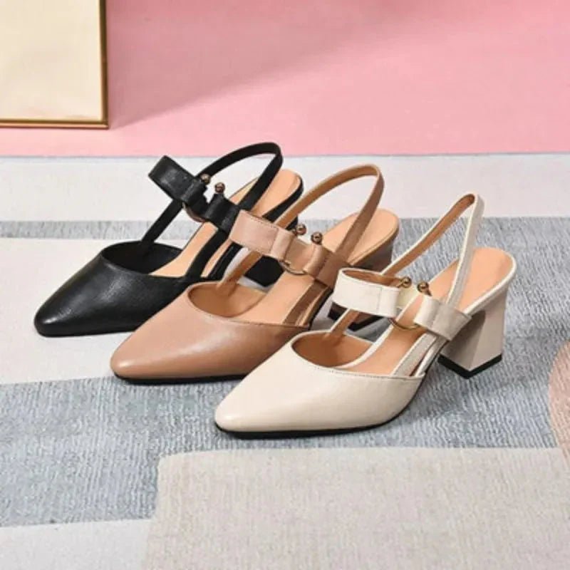 Belles chaussures femme à talons bloc et bout pointu. Sandales élégantes pour look habillé ou décontracté d'été.
