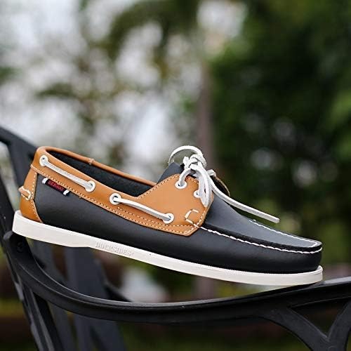 Chaussures bateau homme classiques en cuir marron, élégantes et confortables pour style décontracté chic quotidien.