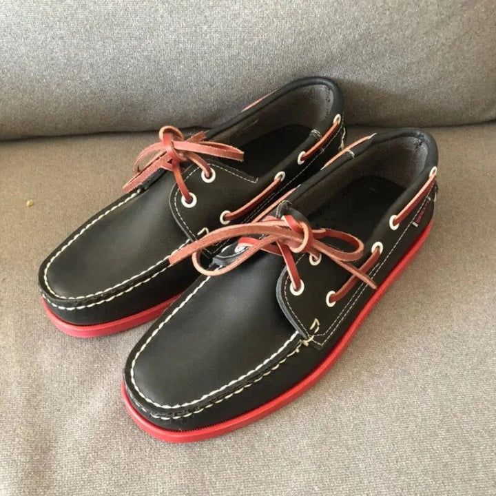 Mocassins bateau homme en cuir souple, style classique intemporel, parfaits pour la ville et le quotidien.