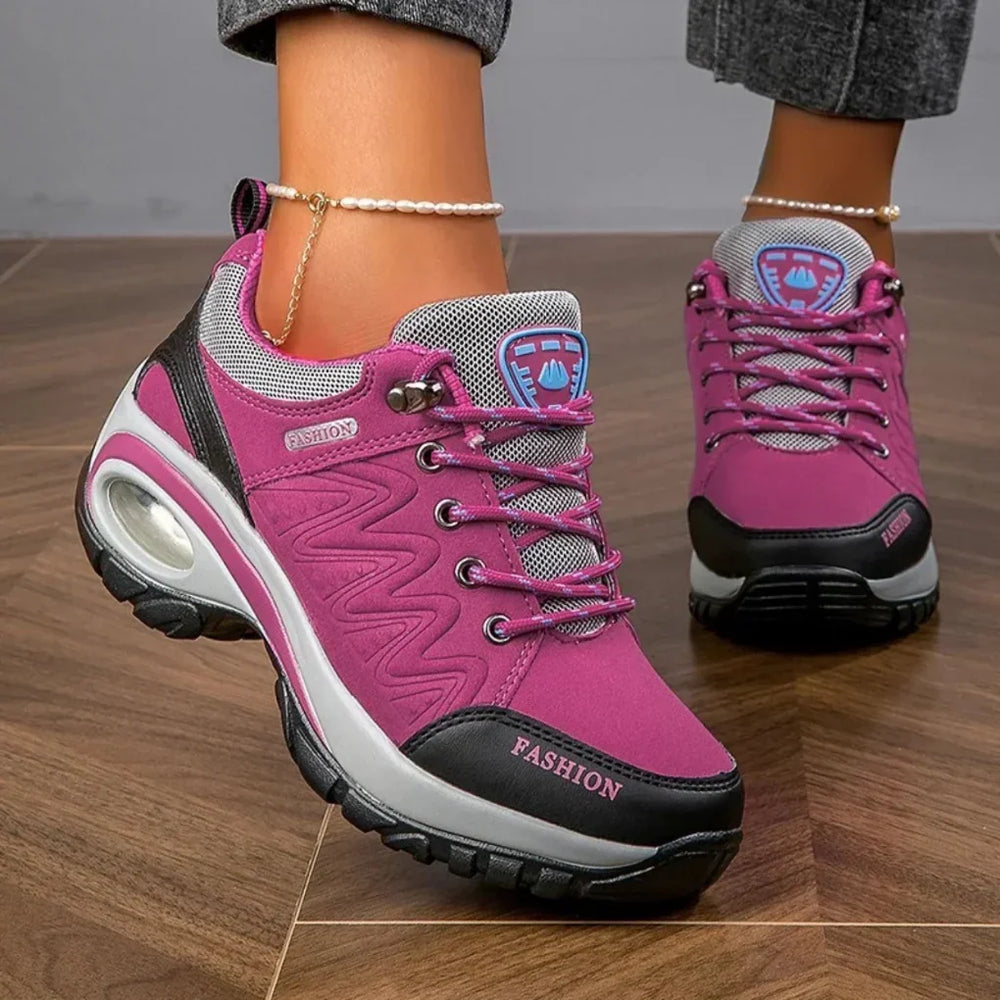 Chaussures de marche femme colorées, confortables et antidérapantes, parfaites pour l'aventure en extérieur.