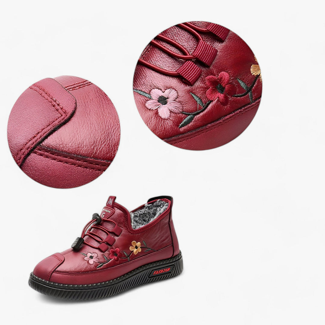 Pantoufles femmes à imprimé fleuri rouge et noir, confortables, chaudes et faciles à enfiler.