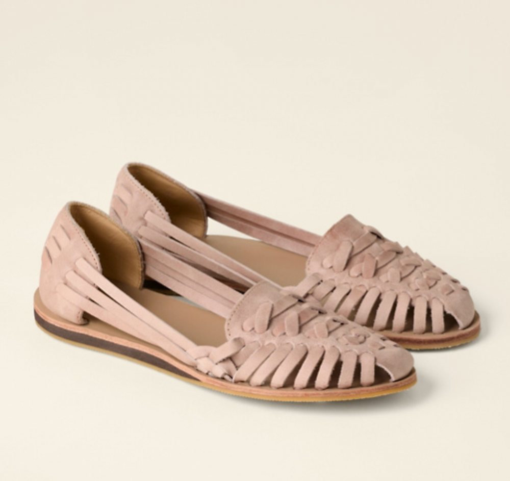 Chaussures slip-on femme tressées, chic et casual, idéales pour le quotidien en été.