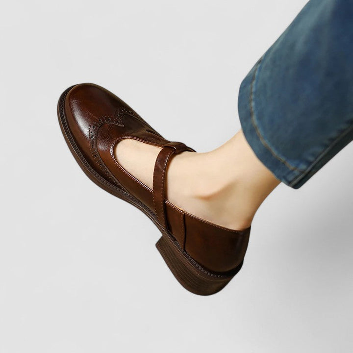 Chaussures Mary Jane noires pour femme, conception ergonomique offrant confort et soutien toute la journée.