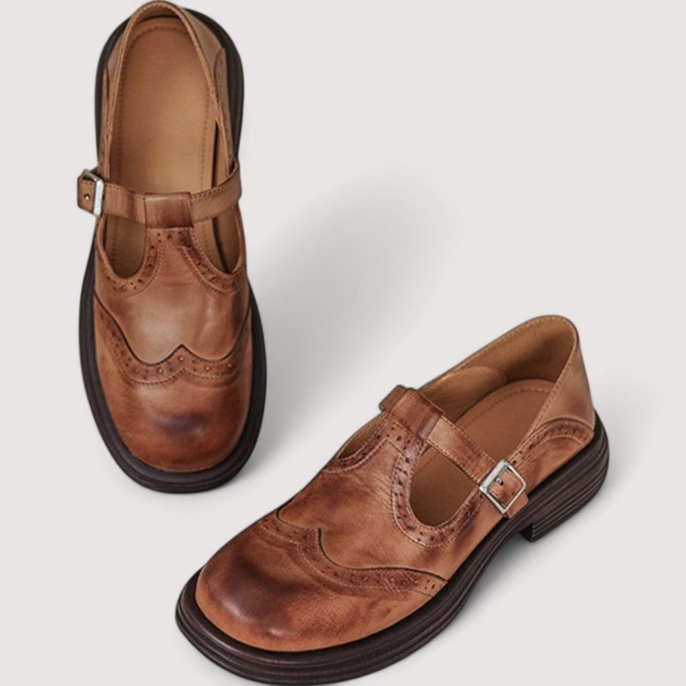 Élégantes chaussures plates Mary Jane femme en cuir noir, orthopédiques et confortables pour usage quotidien.