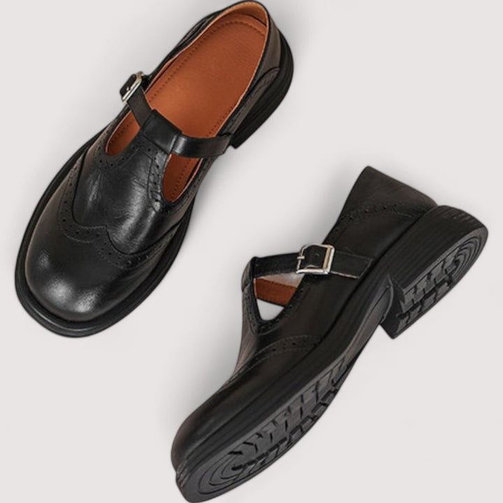 Chaussures Mary Jane femme en cuir marron, plates, orthopédiques pour un confort optimal tout au long de la journée.