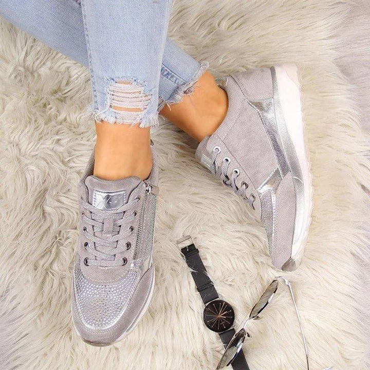 Baskets compensées Isa confortables avec design à sequins pour femmes. Chaussures brillantes offrant un bon soutien.