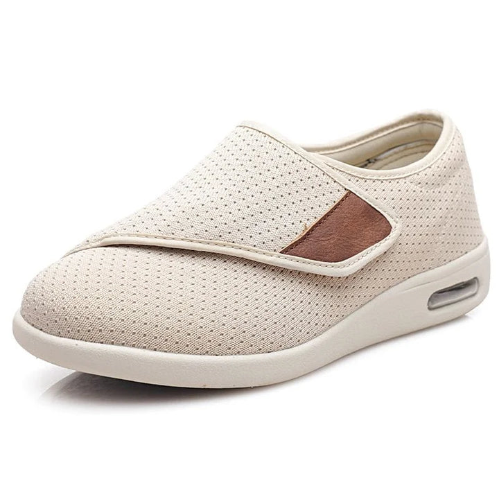 Paire de chaussures confortables pour pieds sensibles et enflés, conçues pour diabétiques.