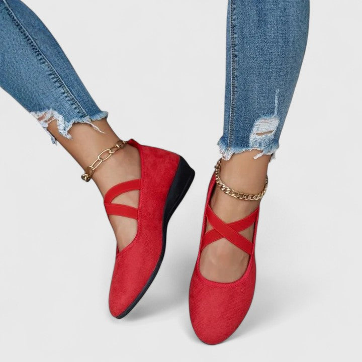 Élégantes chaussures femme orthopédiques avec soutien plantaire, offrant confort optimal et maintien stable.