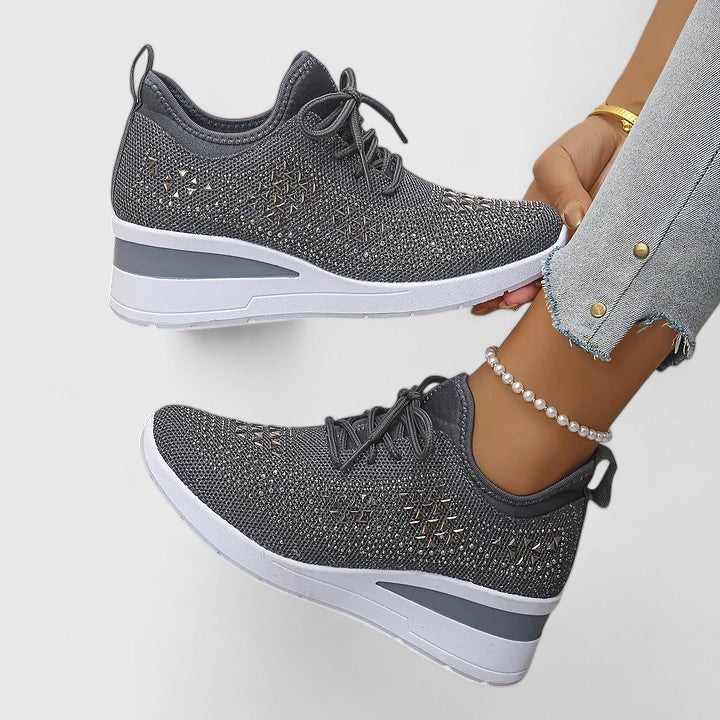 Chaussures orthopédiques femme compensées à strass, offrant confort et style pour un soutien plantaire élégant.