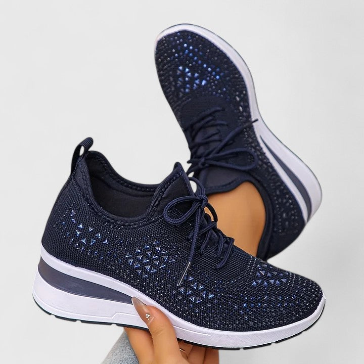Chaussures femme compensées antidérapantes à strass, alliant élégance et confort orthopédique.
