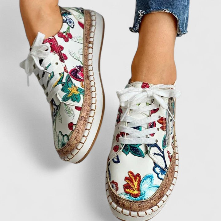Chaussures plates orthopédiques femme antidérapantes, avec soutien plantaire pour un confort et une stabilité accrus.