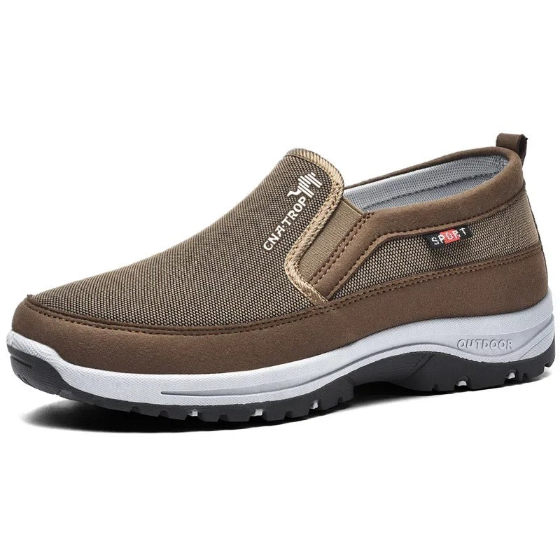 Semelle amortissante de chaussures orthopédiques homme, offrant soutien et confort pour les douleurs.