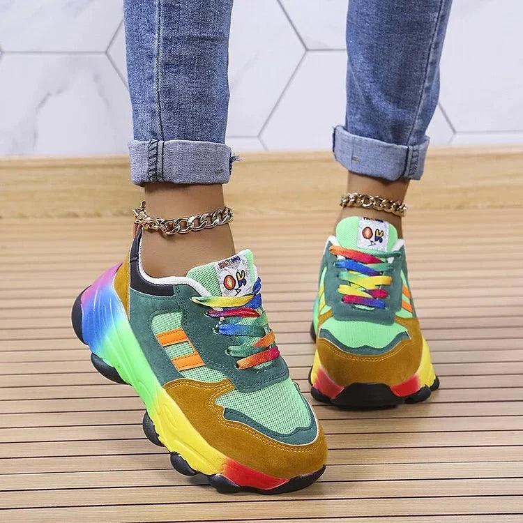 Chaussures femme de marche orthopédiques avec un confort ultime et une semelle épaisse absorbant les chocs.