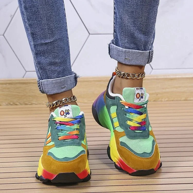 Design moderne chaussures femme orthopédiques, offrant soutien et confort pour les activités sportives légères.
