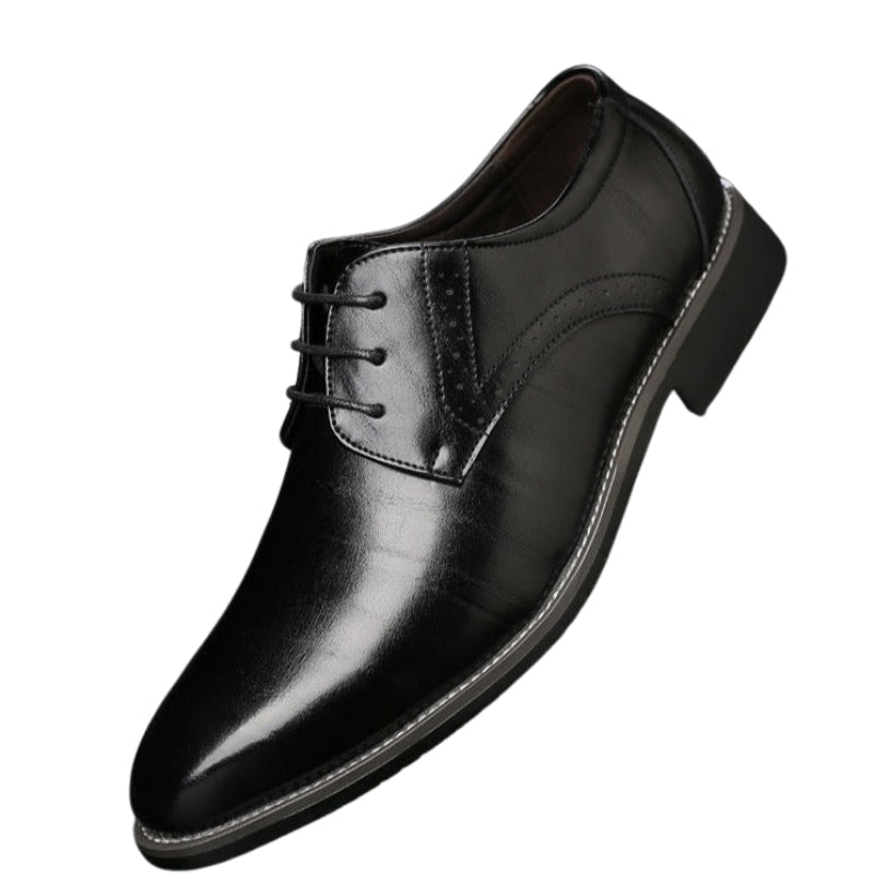 Chaussures Oxford classiques pour hommes, élégantes et formelles avec lacets, parfaites pour le bureau ou occasions habillées.