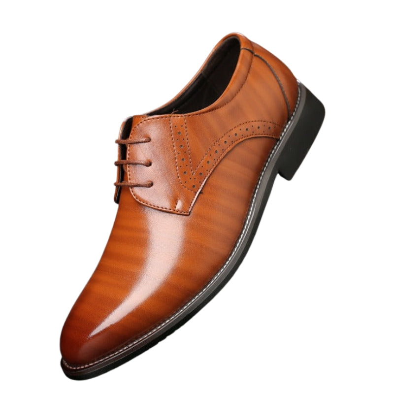 Chaussures Oxford élégantes pour hommes, design classique à lacets, idéales pour un look formel et intemporel.