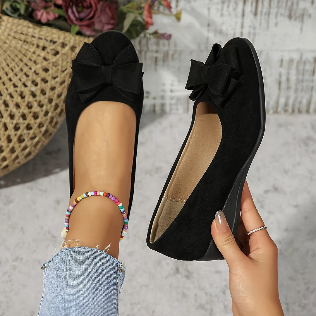 Chaussures femme bleues, petit talon, nœud raffiné, orthopédiques, idéales pour le quotidien.