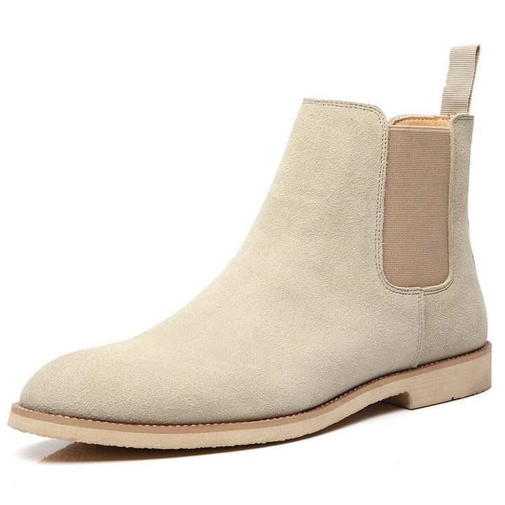 Texture détaillée du cuir des Chelsea boots homme, qualité et élégance pour chaussures de ville confortables.