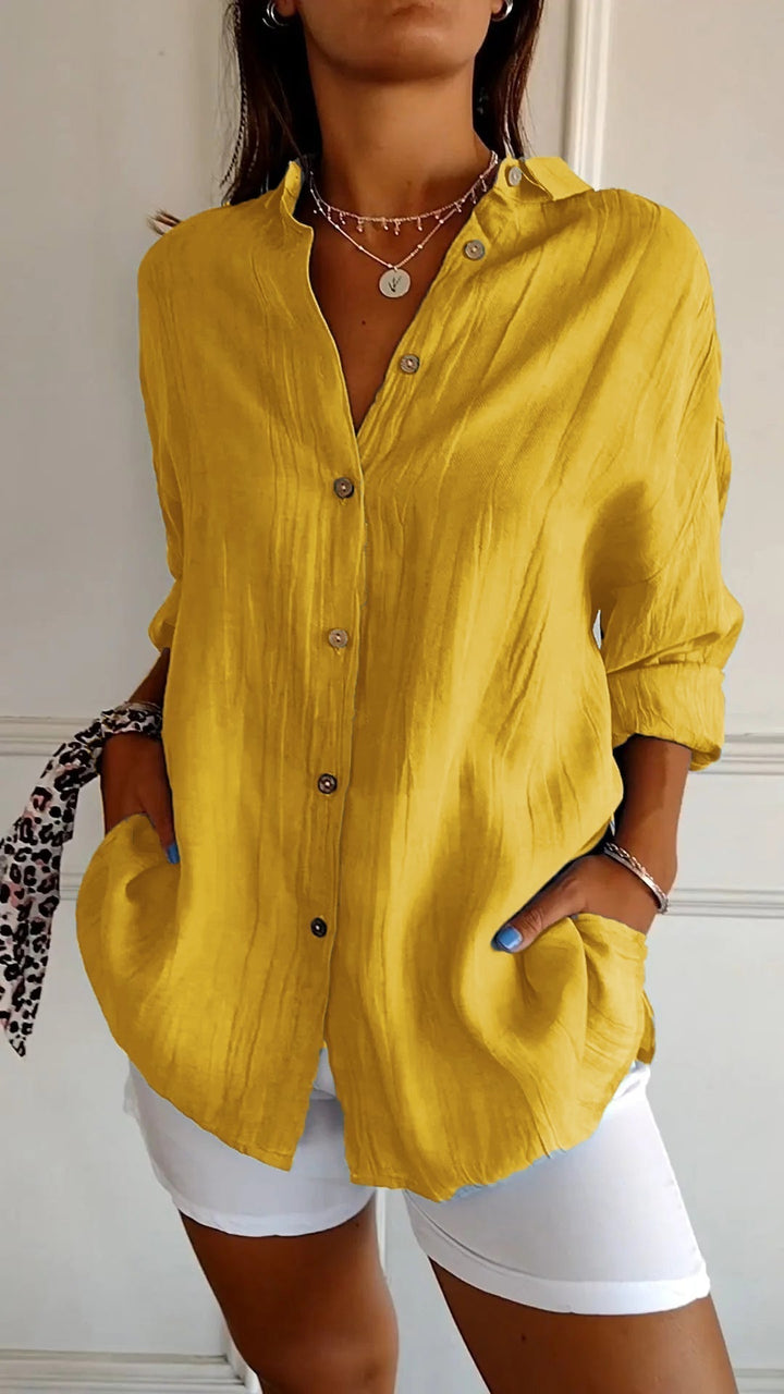 Chemise femme élégante, plissée, manches longues, confortable, un essentiel chic pour toute saison.
