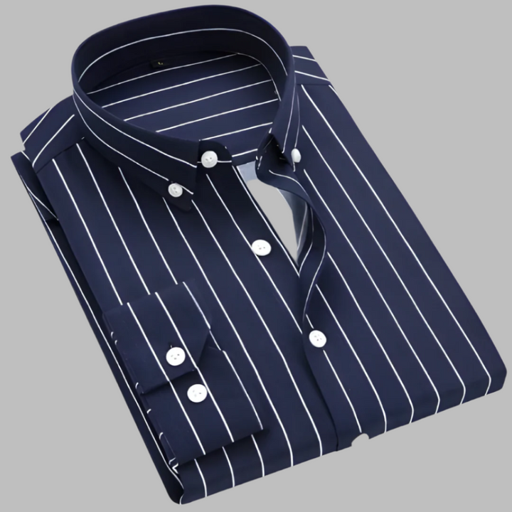 Chemise homme rayée, style classique intemporel. Vêtement boutonnée polyvalent pour mode masculine et occasions.