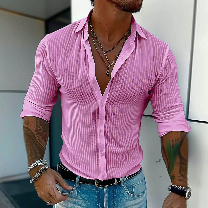 Chemise slim fit homme, coupe ajustée, parfaite pour un look casual chic ou élégant au bureau.