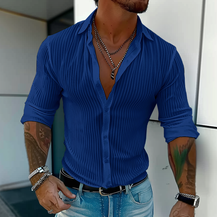 Vêtement homme moderne: chemise texturée chic, alliant confort et style pour toutes occasions.