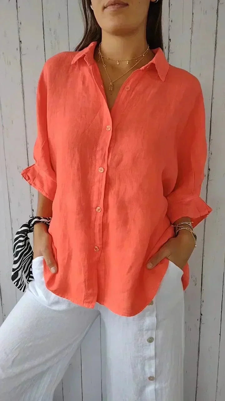 Vêtement femme : chemise fluide multicolore, idéale pour un look décontracté élégant.