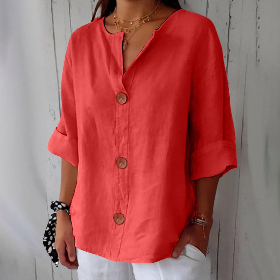 Chemise ample femme, coupe décontractée. Haut mode parfait pour un look relax et chic d'été.