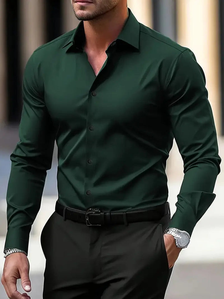 Chemise slim homme unie, design moderne, idéale pour affaires ou événements. Tissu confortable, manches longues.
