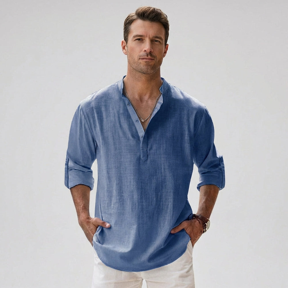 Chemise Henley homme confortable, col boutonné, style décontracté chic pour mode masculine estivale.