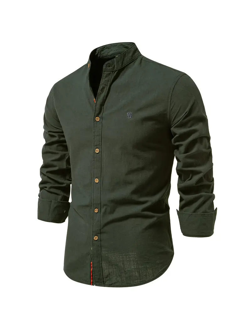 Chemise décontractée chic homme à col mao, manches longues. Combine élégance moderne et confort optimal.