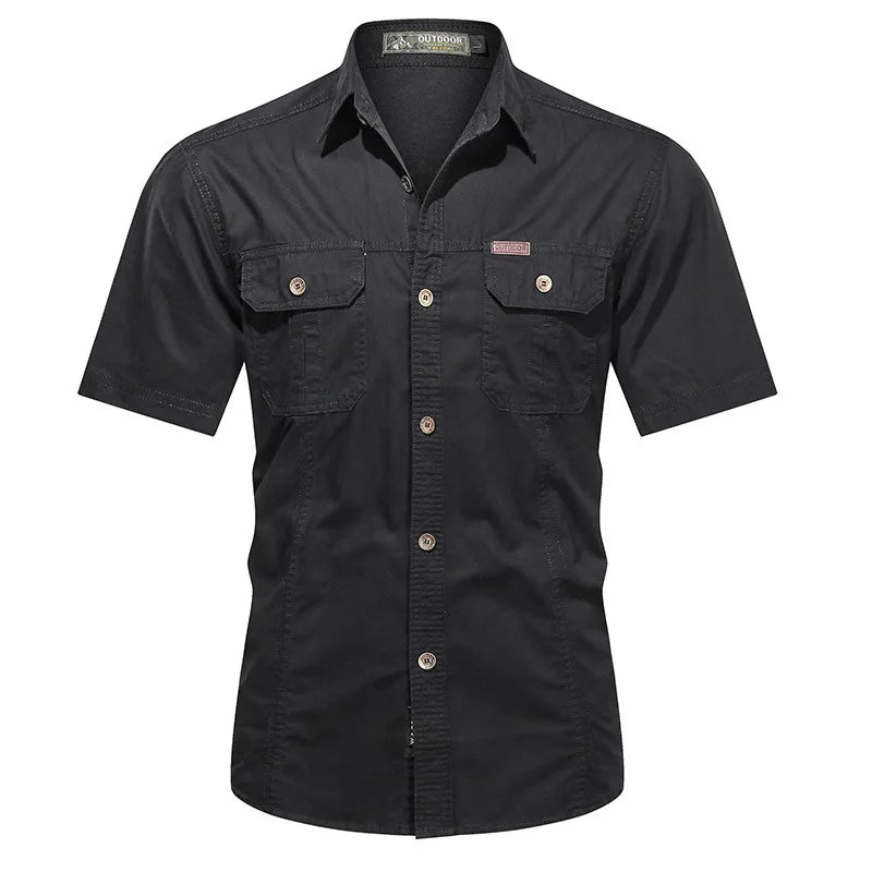 Vêtement homme : chemise boutonnée décontractée confortable à manches courtes avec poches, idéale pour l'été.