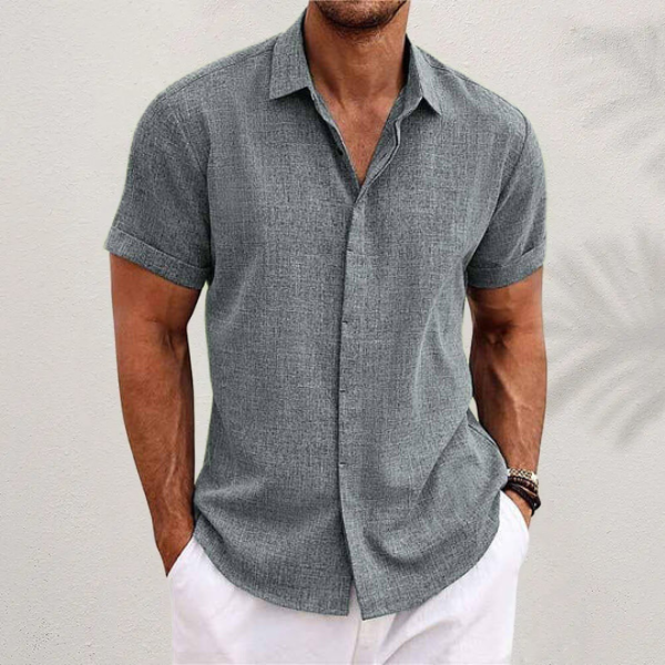 Chemise homme polyvalente à manches courtes, élégante et décontractée pour un look estival moderne.