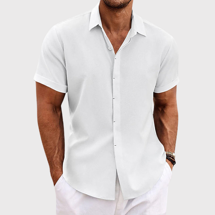Chemise homme élégante et confortable à manches courtes, style décontracté pour les journées d'été.