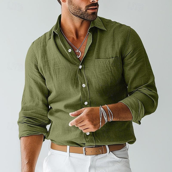 Chemise homme boutonnée kaki classique et élégante, manches longues, idéale pour mode masculine chic et décontractée.