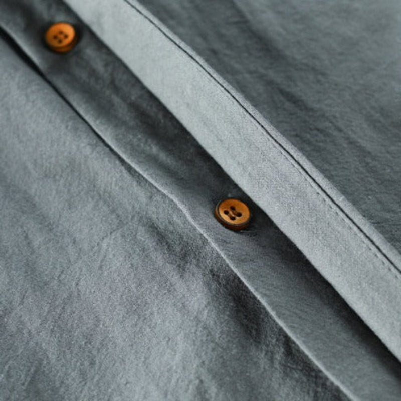 Vêtement homme col mao manches longues, style casual chic, confortable pour toutes les occasions décontractées.