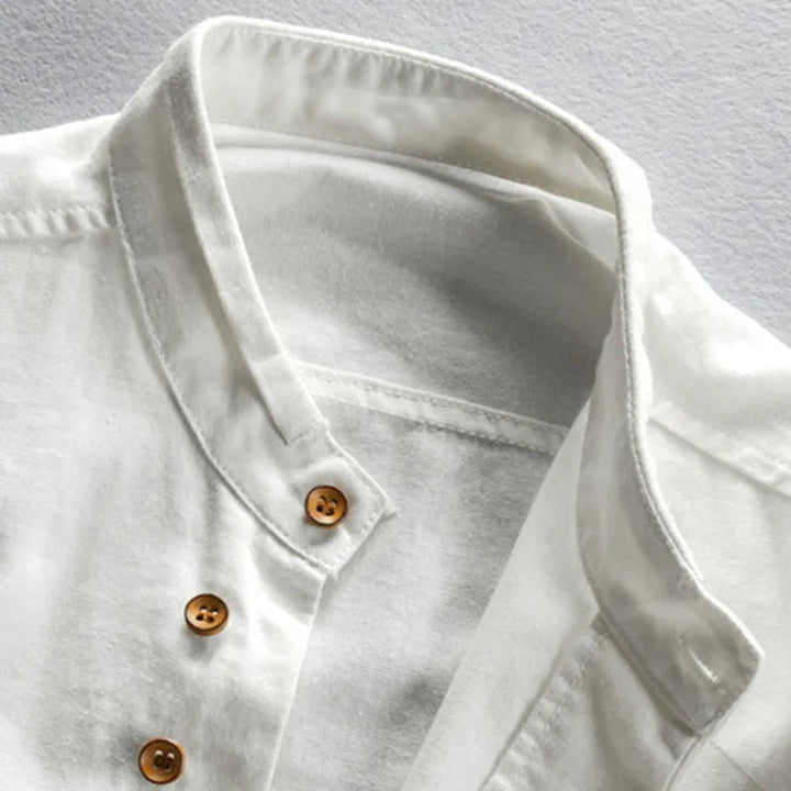 Chemise homme en coton col mao, manches longues, respirante et stylée pour un look moderne et facile à porter.