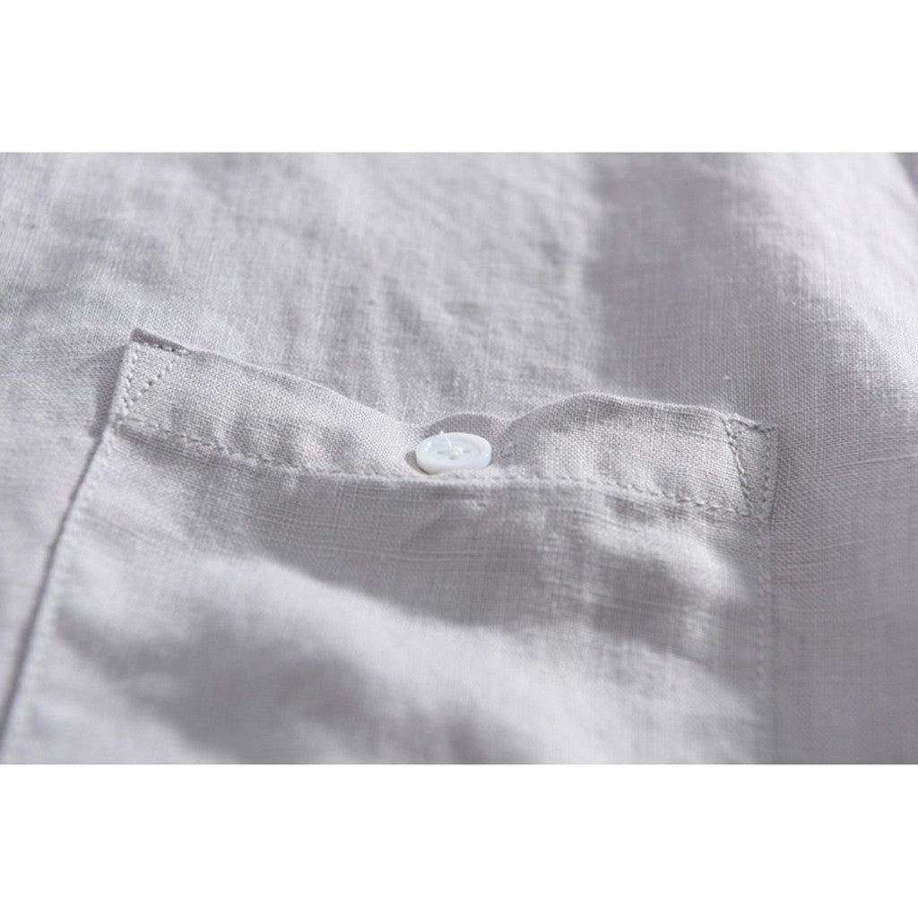 Chemise homme mode, légère et élégante, parfaite pour les journées d'été. Offre un confort idéal et un style polyvalent.