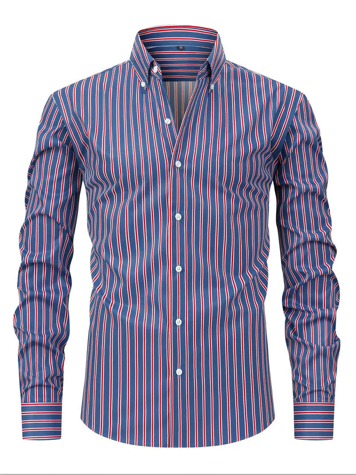 Gros plan sur chemise homme rayée à manches longues, montrant texture et détails de la mode masculine.