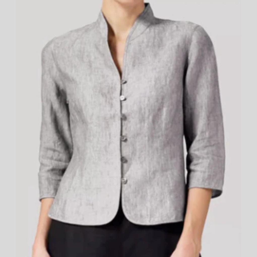Blouse femme chic et polyvalente, col montant, coupe raffinée. Parfaite pour toute occasion.