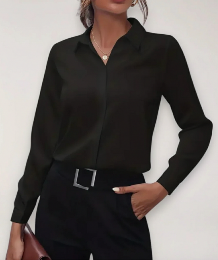 Blouse femme polyvalente à manches longues boutonnée, col en pointe, style bureau ou décontracté élégant.