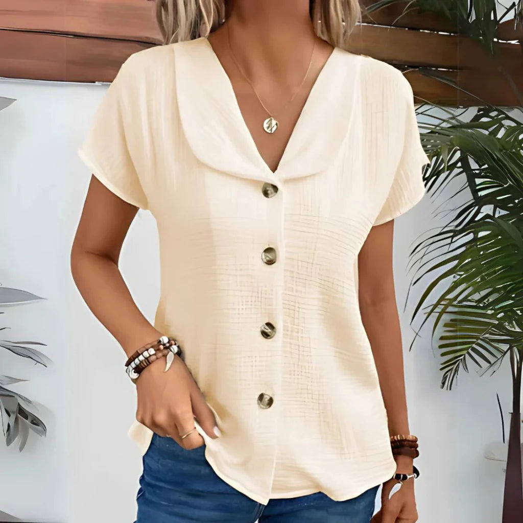 Chemisier femme décontracté-chic avec col boutonné, offrant confort et style pour le printemps et l'été.