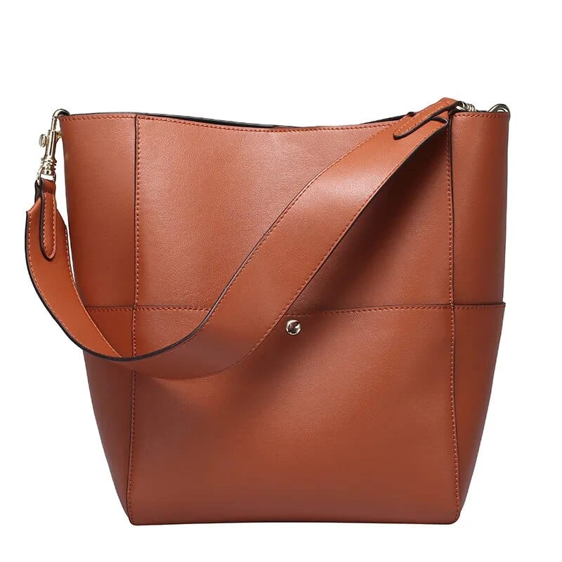 Style et praticité avec le sac cabas Agatha en cuir véritable, indispensable pour la femme moderne.